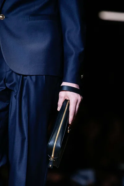 Look 15